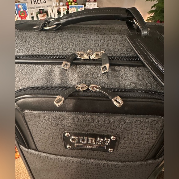 Guess Proposal Luggage Set - Picture 11 of 16